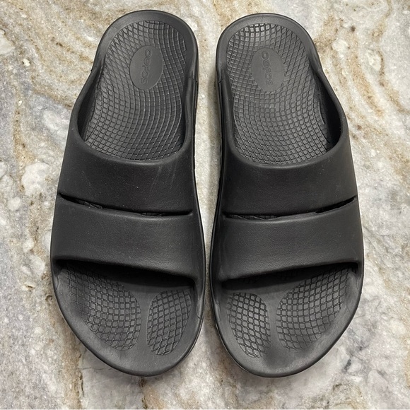 OOFOS OOahh Open Toe Slide Lightweight Recovery Footwear Sandal Black M13 W15 - Picture 3 of 14
